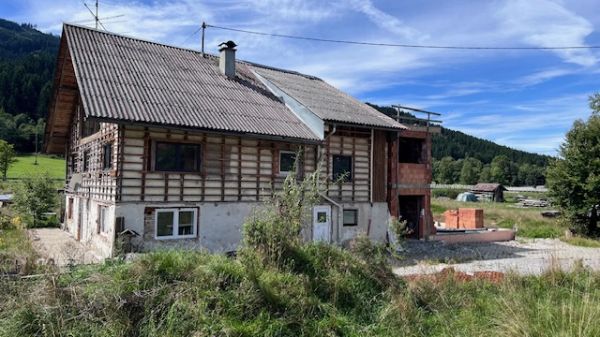 Bauernhaus mit großem Grundstück