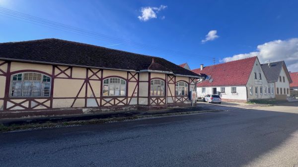 Wohn- und Werkstattgebäude, Lager und Nebengebäude sowie ehemalige Bierhalle