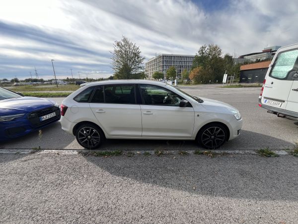 Pkw, Fabr. Skoda, Typ Rapid, weiß