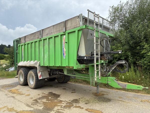 Tandem-Abschiebewagen mit Düngstreuaggregat (Tellerstreuwerk)